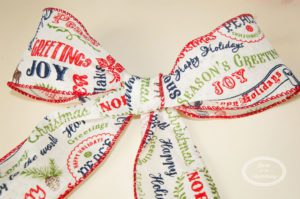 Step by step how to make an easy Christmas bow!