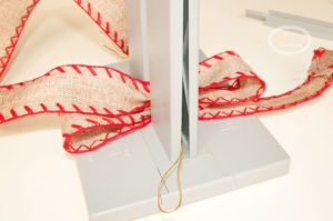 Step by step how to make an easy Christmas bow!